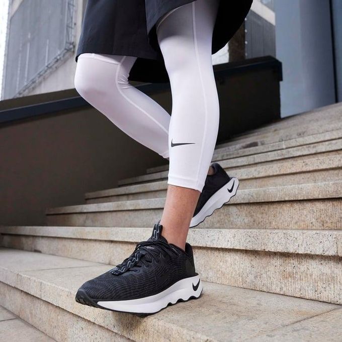 Nike Motiva Black