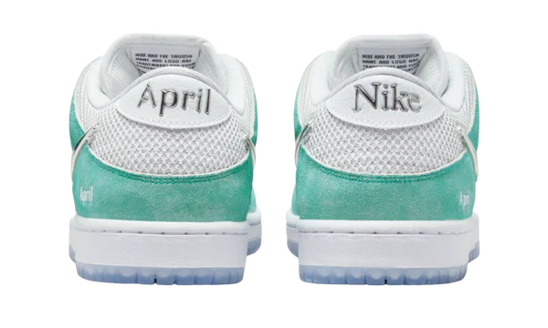 SB Dunk Low April