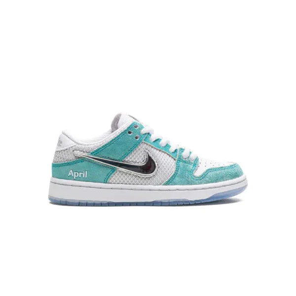 SB Dunk Low April