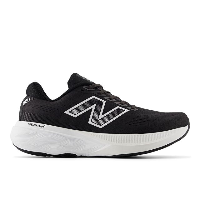 New Balance  Fresh Foam X 880v15 Shoes in Black/White