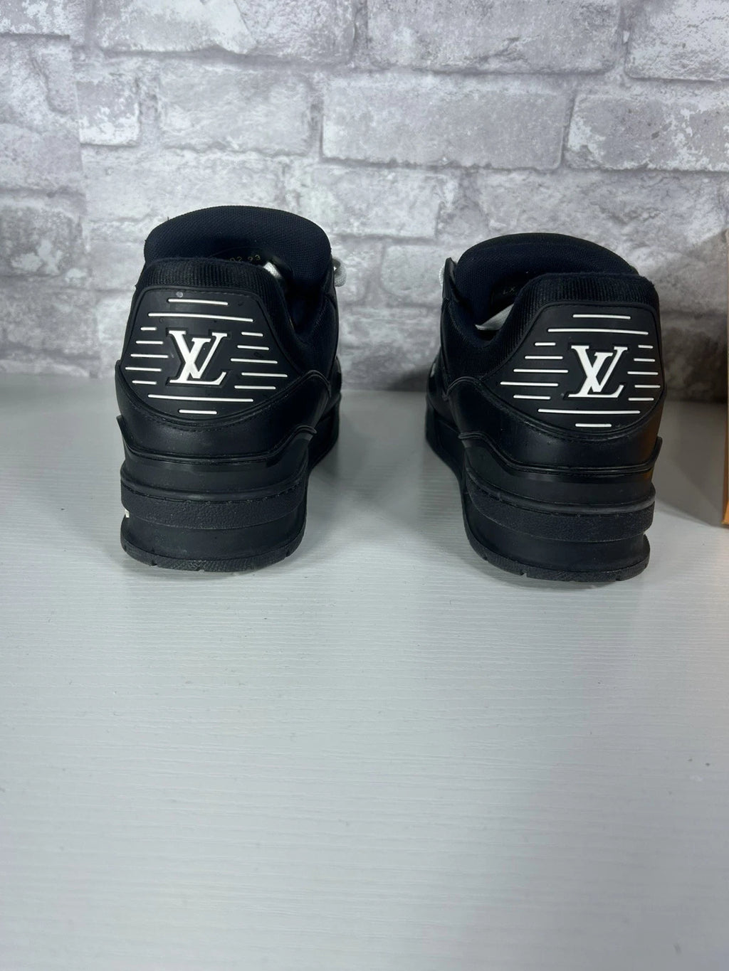 LV Trainer Black
