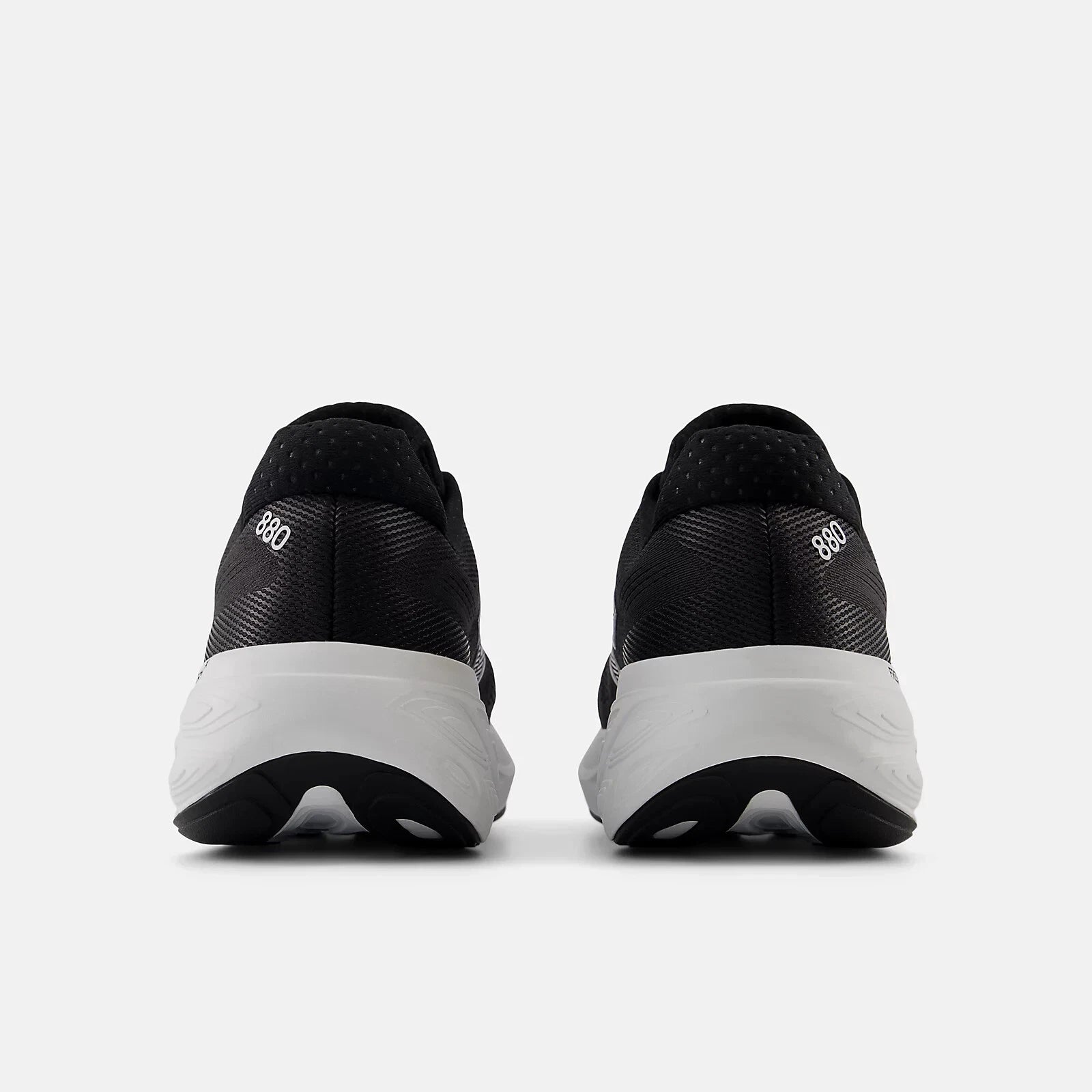 New Balance  Fresh Foam X 880v15 Shoes in Black/White
