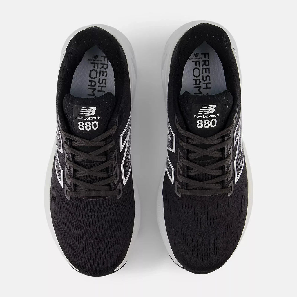 New Balance  Fresh Foam X 880v15 Shoes in Black/White