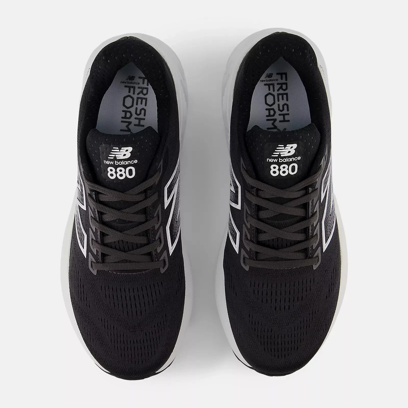 New Balance  Fresh Foam X 880v15 Shoes in Black/White