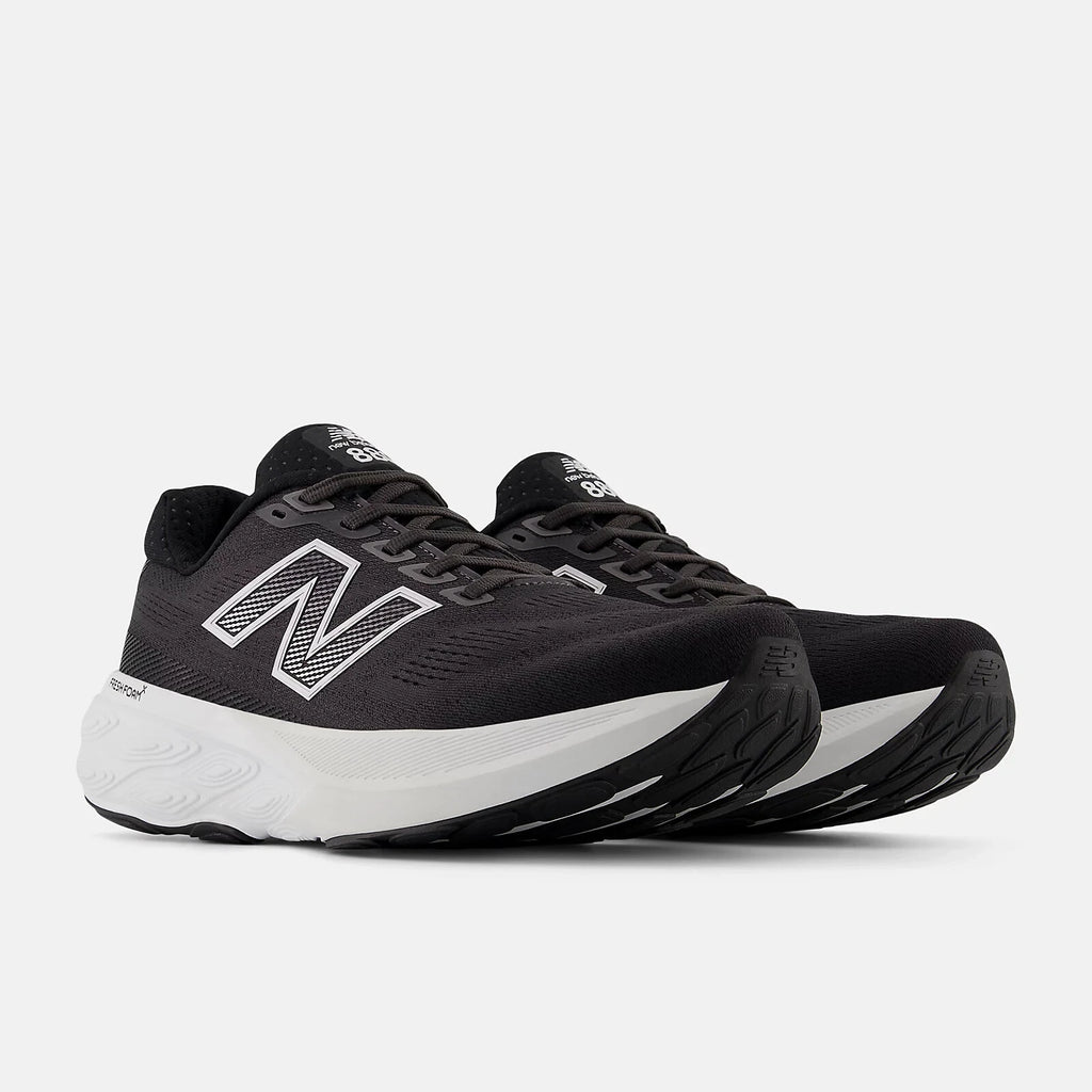 New Balance  Fresh Foam X 880v15 Shoes in Black/White