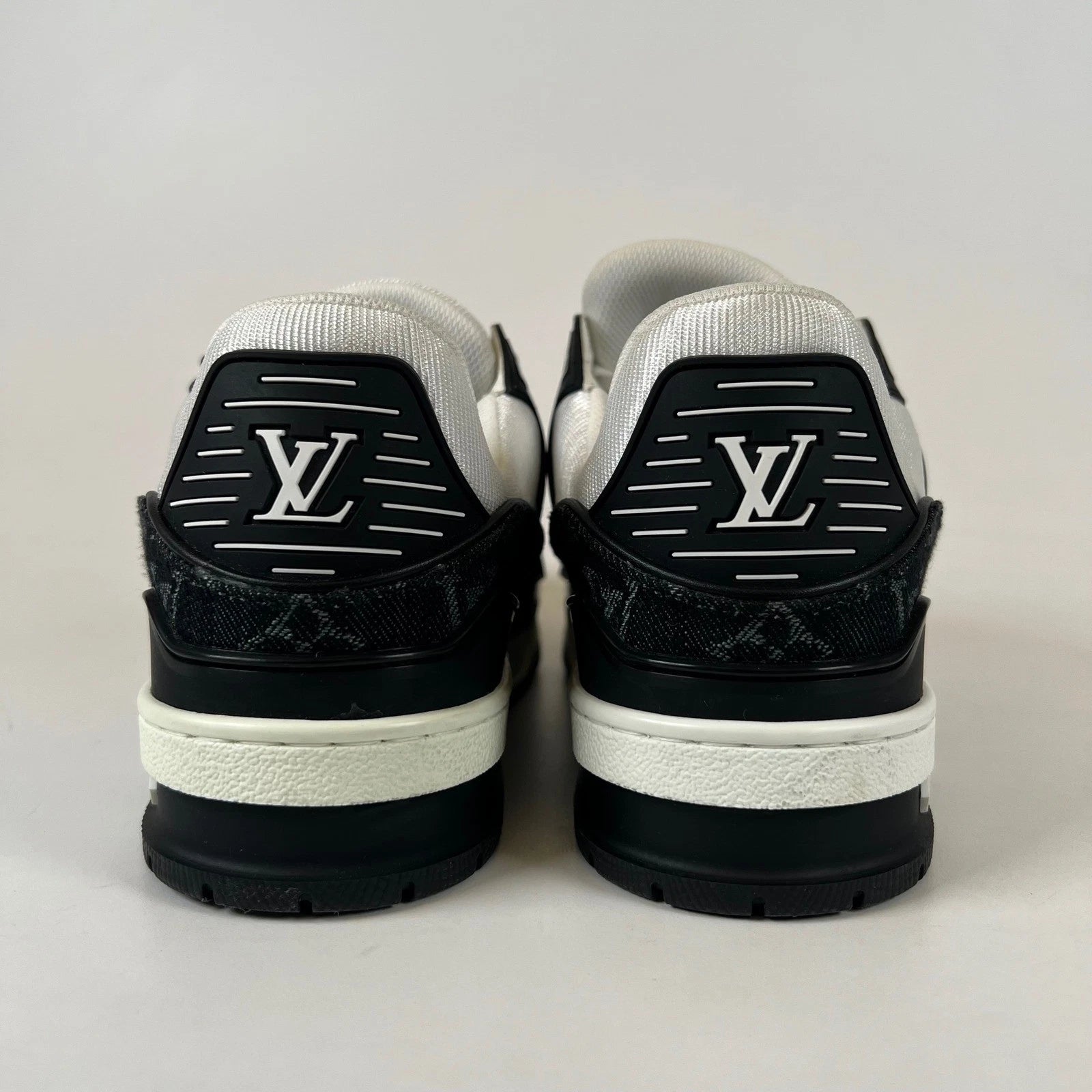 LV Trainer Black & white