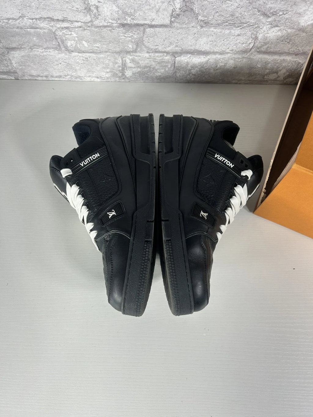 LV Trainer Black