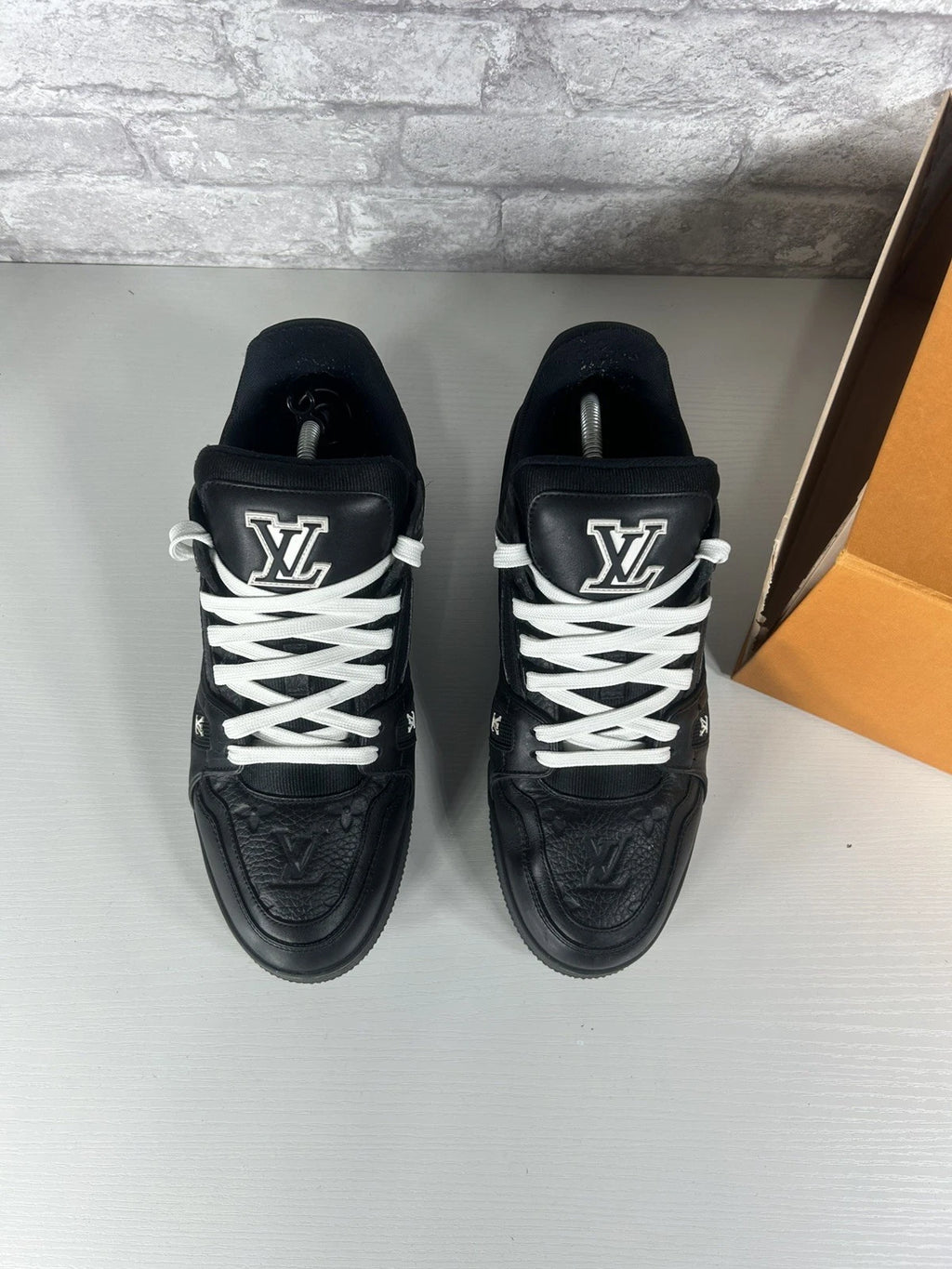 LV Trainer Black