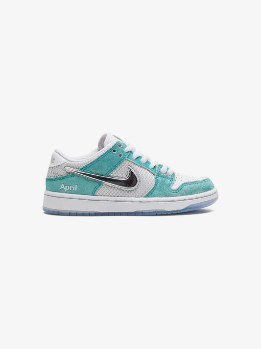 SB Dunk Low APRIL