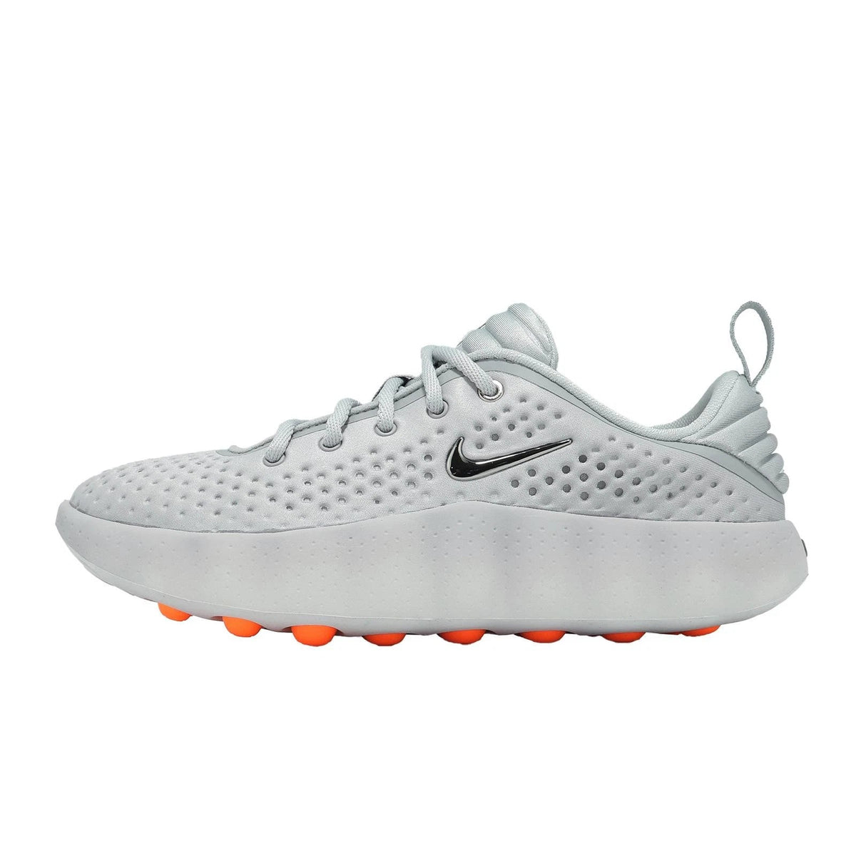 Refined and restrained, the Nike Mind 002 "Summit GRAY " takes a fresh women's exclusive and strips it back to essentials. Draped in clean neutral tones, ...
