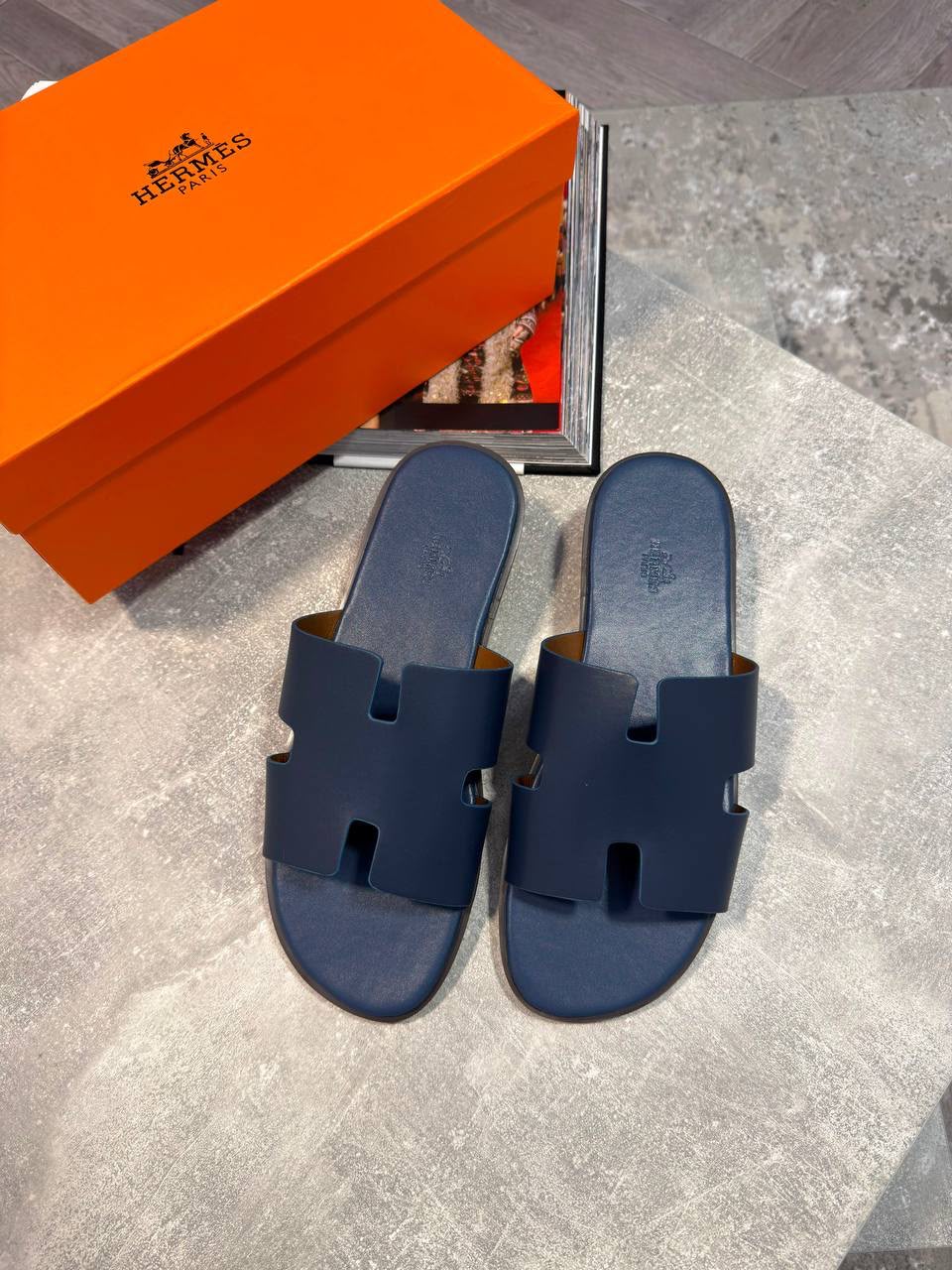 Elevate your loungewear with timeless sophistication. The Hermes Slipper in Navy delivers premium comfort with a refined aesthetic, perfect for home relaxation or casual outings. Crafted with atten...