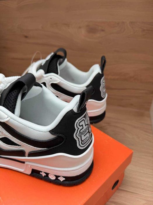 Lv Skate Black & white